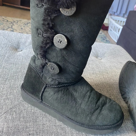 UGG Australia Triple Bailey Button Tall Sheepskin Boots Women size 8 Black - Picture 1 of 10